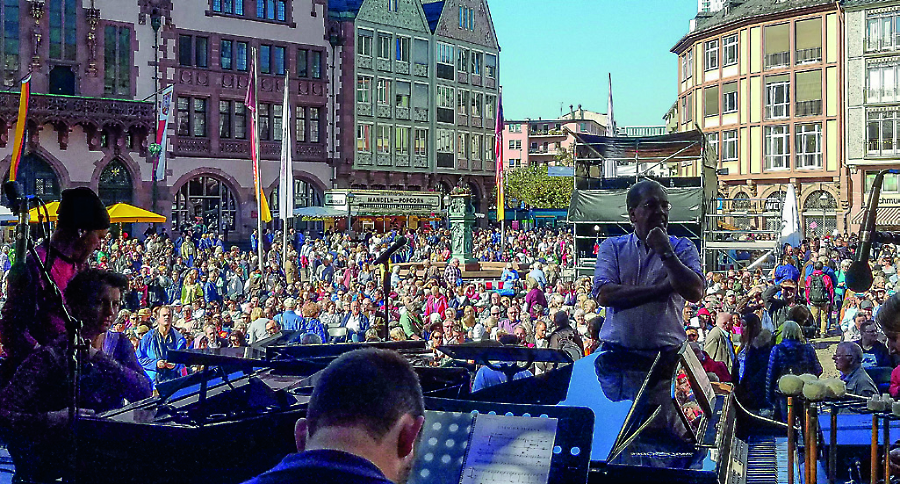 Blick von der Bühne bei der Aufführung der Carmina Burana auf dem Römerberg 2018